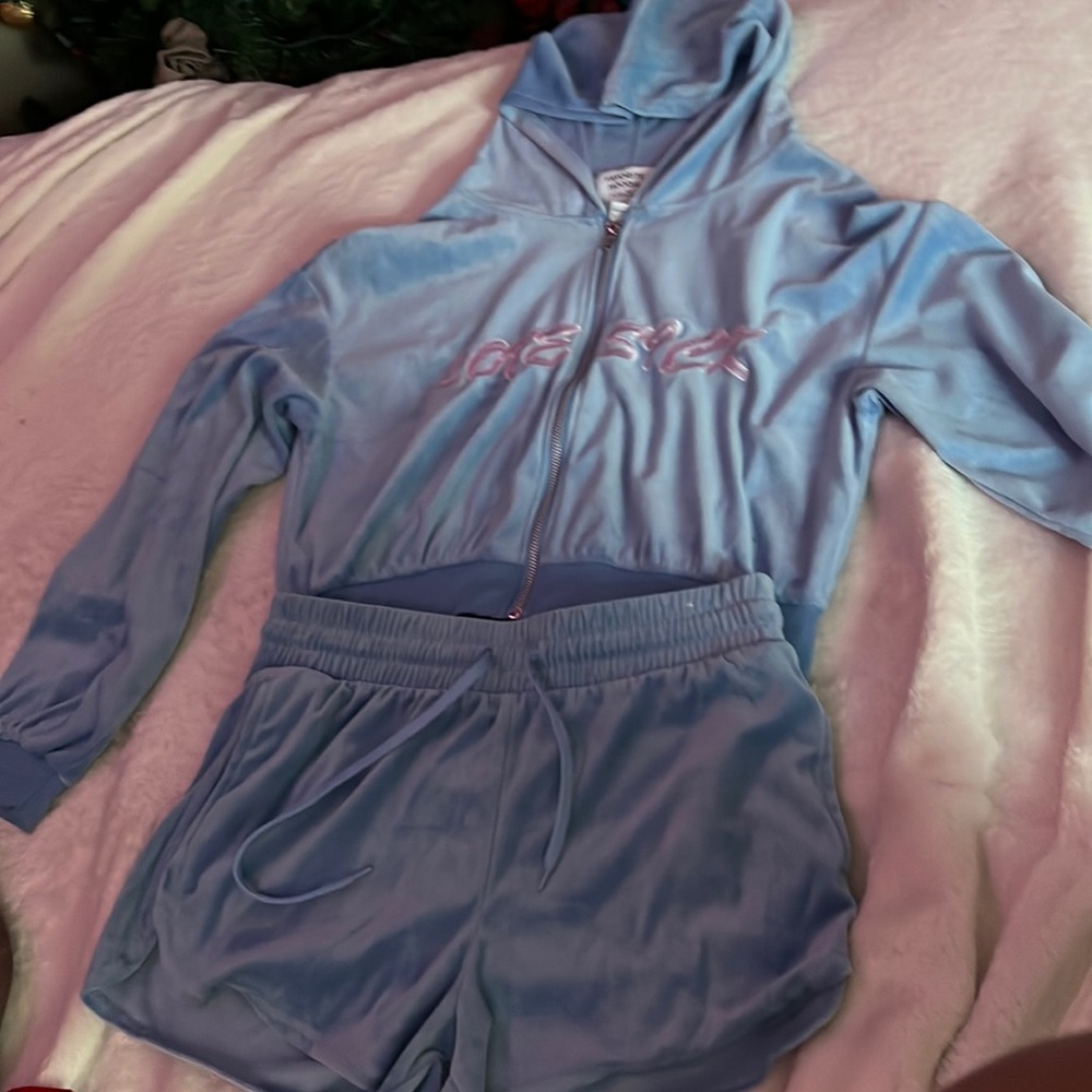 Blue velour 2 peace